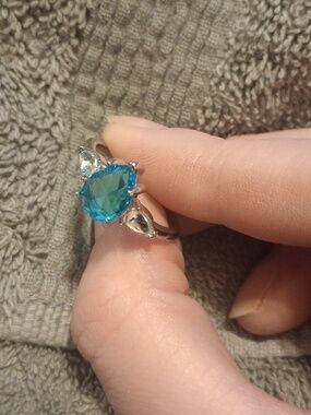 ♥️O $9 4/$20 Transparent Blue and Silver Teardrop Ring Size 7 💙